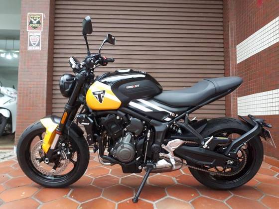 TRIUMPH TRIDENT 660 